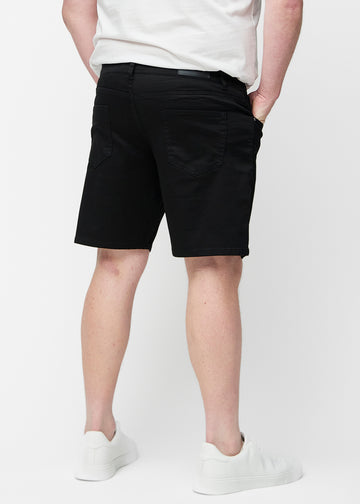 Schwarze Shorts für Herren in der Farbe Ravens von hinten am Plus-Size-Modell gesehen.