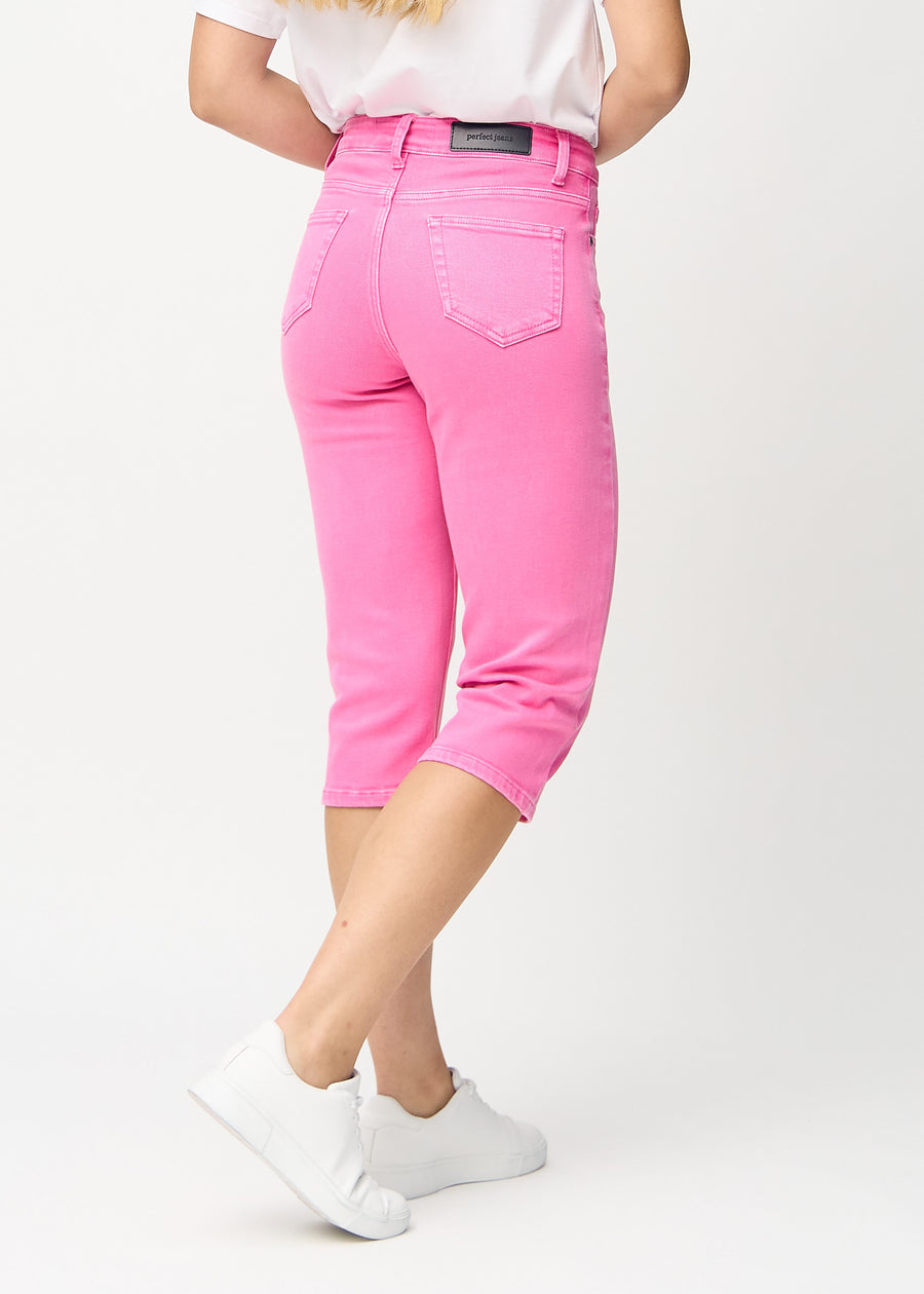 Hellrosa regular Capris von hinten gesehen, damit man das ganze Produkt sehen kann.