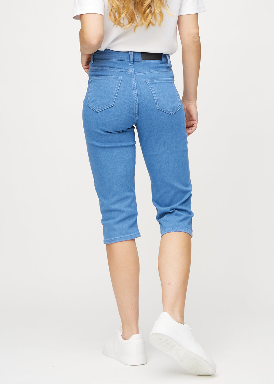 Blaue regular Capris von hinten gesehen, sodass man das gesamte Produkt sehen kann.