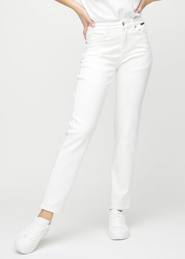 Regular-Jeans für Damen in Weiß, Farbe Marguerites. Vorderansicht an einem Model, mit klassischem geradem Beinverlauf.