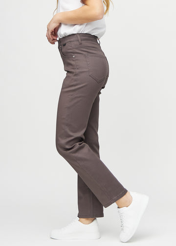 Regular-Jeans für Damen in Graubraun, Farbe Thunders. Seitenansicht an einem Model.