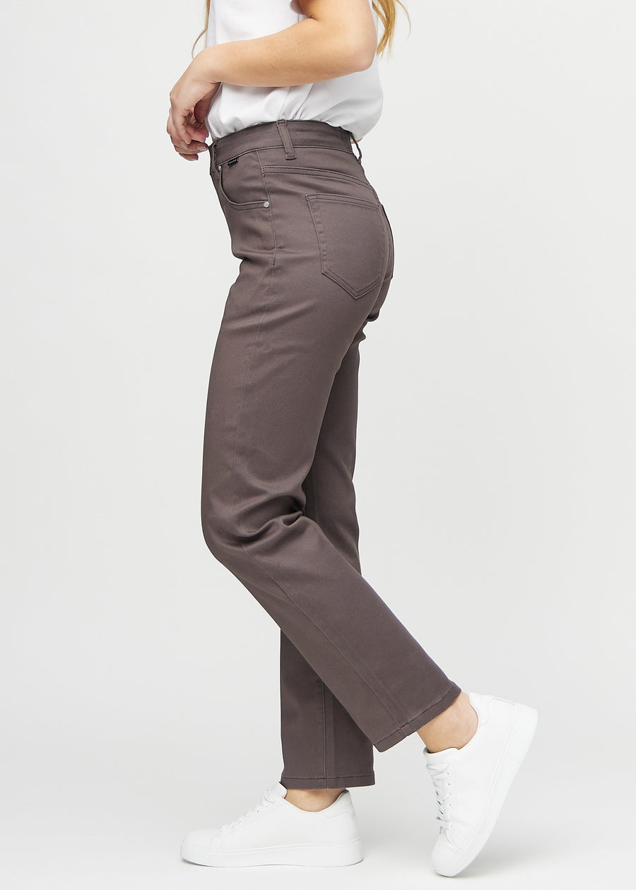 Regular-Jeans für Damen in Graubraun, Farbe Thunders. Seitenansicht an einem Model.