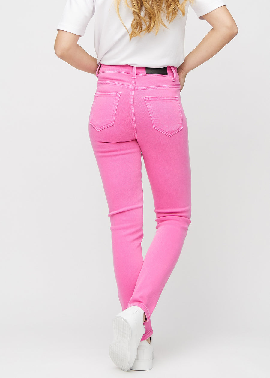 Hellrosa slim jeans von hinten gesehen, damit man das gesamte Produkt sehen kann.