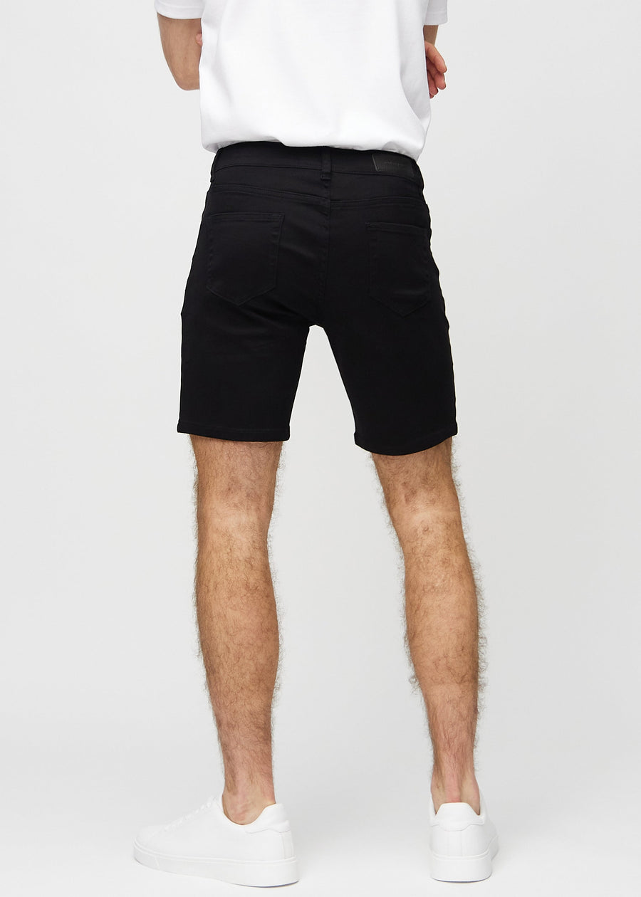 Schwarze middle-slim Shorts von hinten, sodass man das ganze Produkt sehen kann.