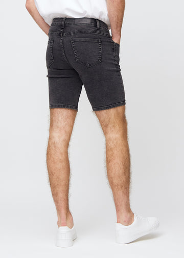 Dunkelgraue Denim middle-slim Shorts von hinten gesehen, damit man das gesamte Produkt sehen kann.